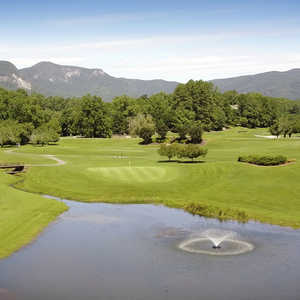 Apple Valley at Rumbling Bald Resort: 8th green